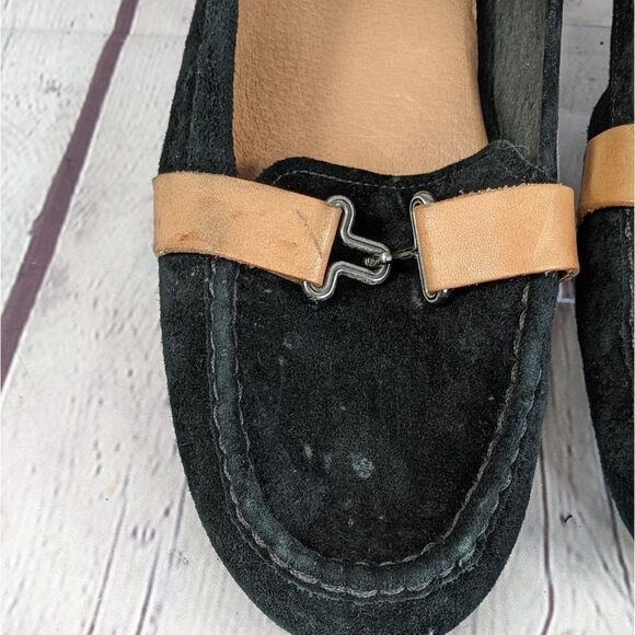 UGG™ Aven Suede Driving Moccasin - Picture 11 of 14